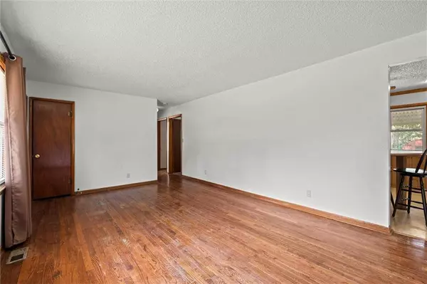 230 N Walnut ST, Gardner, KS 66030