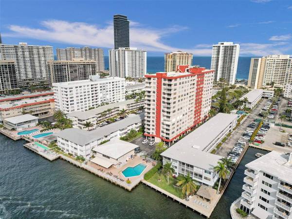 3177 S Ocean Dr #108, Hallandale Beach, FL 33009