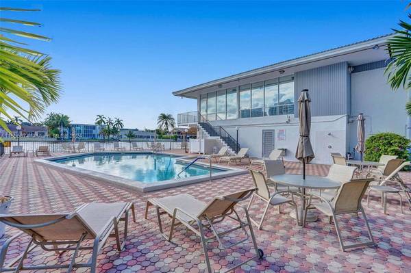 3113 S Ocean Dr #710, Hallandale Beach, FL 33009