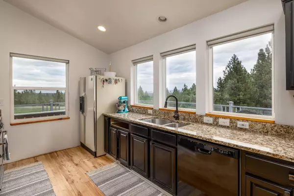 8427 W Jensen Rd, Cheney, WA 99004