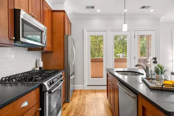 58 Green St #2, Boston, MA 02130