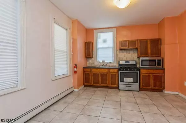 63 N Maple Ave, East Orange City, NJ 07017