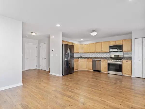 2512 Hearthstone DR, Hampshire, IL 60140