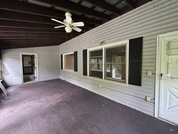 450 US RT 3 RD, Holderness, NH 03245