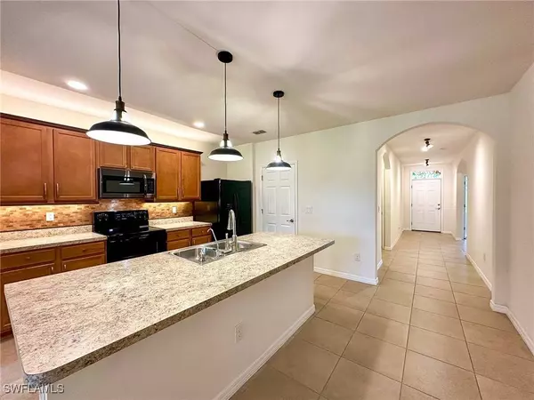 2837 NW 2nd TER, Cape Coral, FL 33993