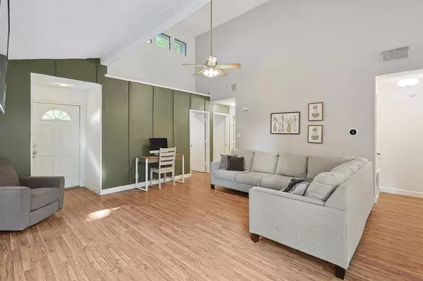 553 Hunters Glen Street, Lewisville, TX 75067