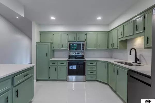 1436 N 146th Plaza, Omaha, NE 68154