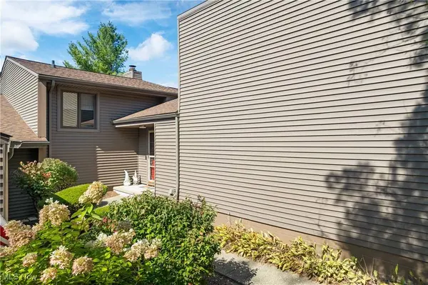 8167 Stoney Brook DR, Chagrin Falls, OH 44023