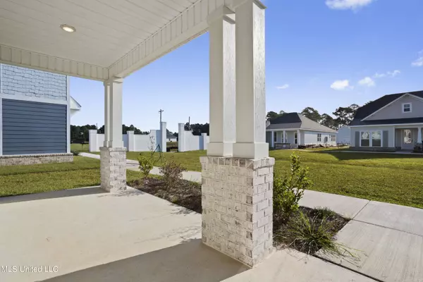 310 Glenrose Avenue, Ocean Springs, MS 39564