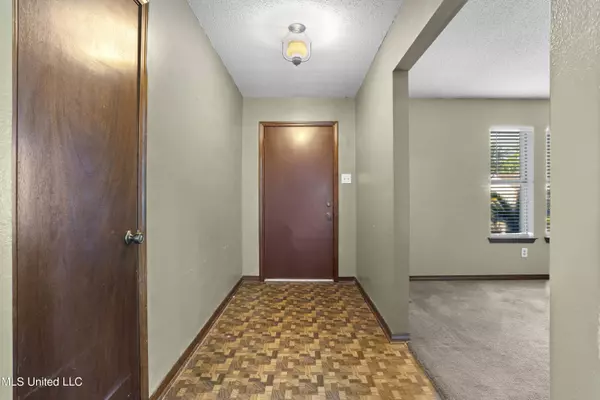 12321 Kipling Place, Ocean Springs, MS 39564