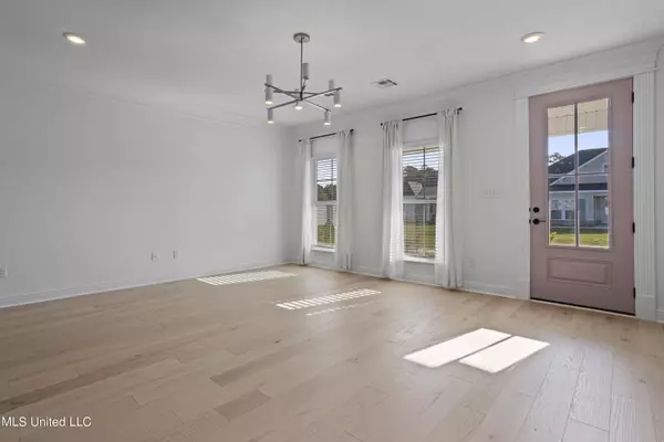 310 Glenrose Avenue, Ocean Springs, MS 39564