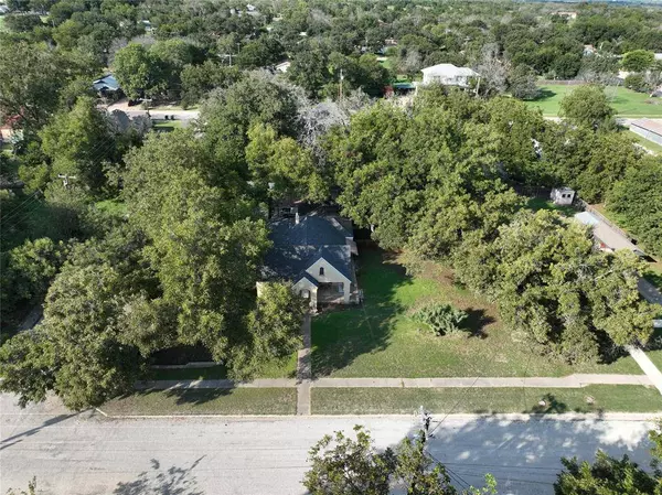 419 W Henry Street, Hamilton, TX 76531