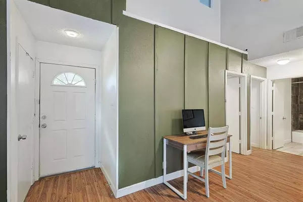 553 Hunters Glen Street, Lewisville, TX 75067