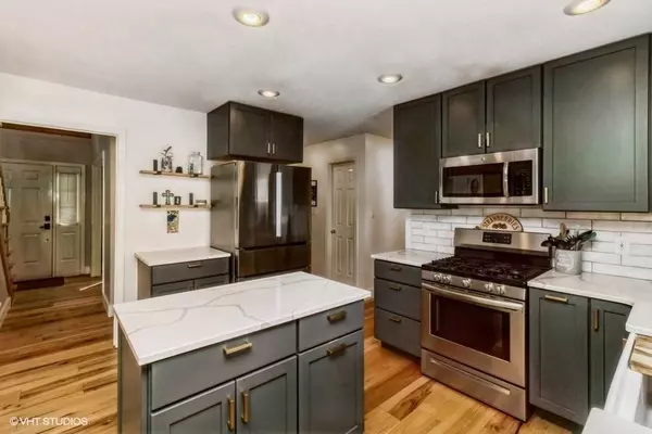 2430 E Leach Avenue, Des Moines, IA 50320