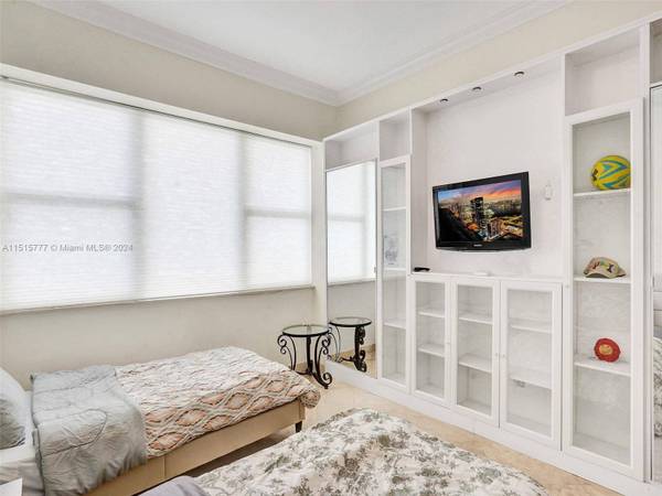 3180 S Ocean Dr #1709, Hallandale Beach, FL 33009