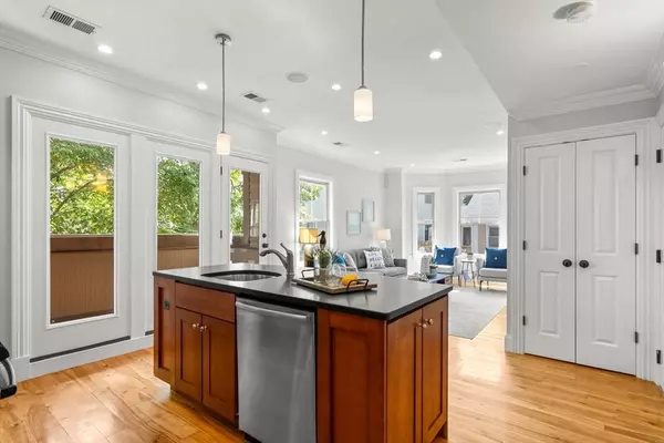 58 Green St #2, Boston, MA 02130