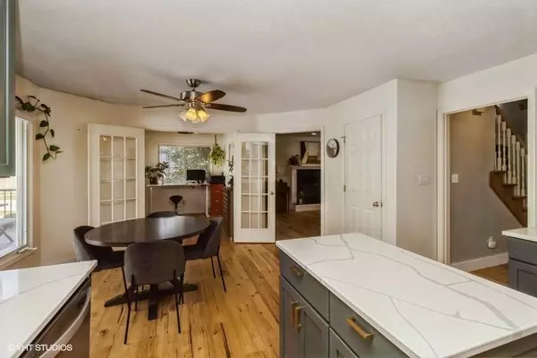 2430 E Leach Avenue, Des Moines, IA 50320