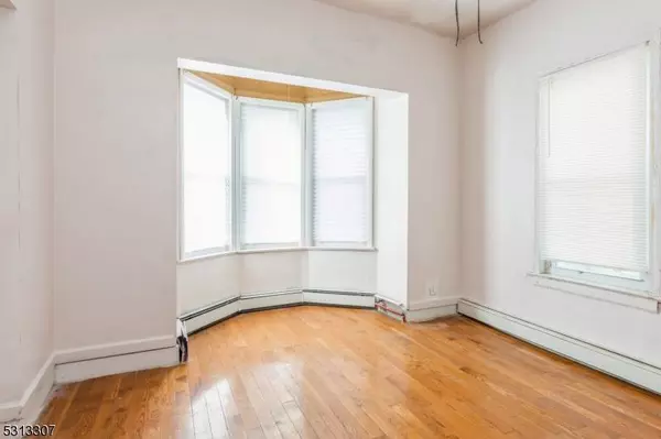 63 N Maple Ave, East Orange City, NJ 07017