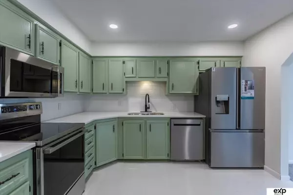 1436 N 146th Plaza, Omaha, NE 68154