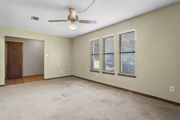 12321 Kipling Place, Ocean Springs, MS 39564