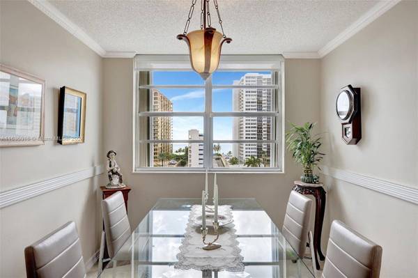 3113 S Ocean Dr #906, Hallandale Beach, FL 33009