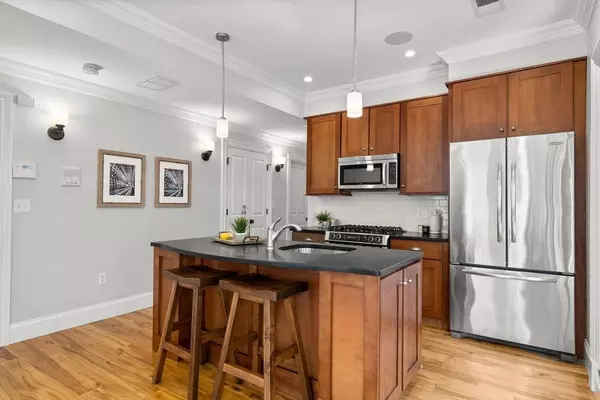 58 Green St #2, Boston, MA 02130