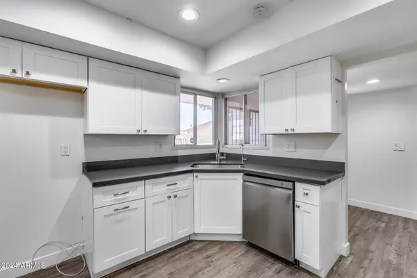 3442 W REDFIELD Road, Phoenix, AZ 85053