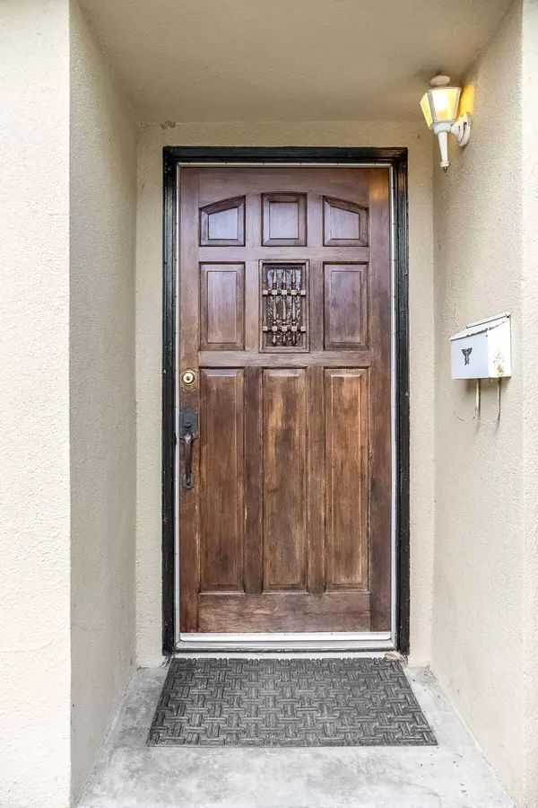 943 S Mountain Street, Visalia, CA 93277