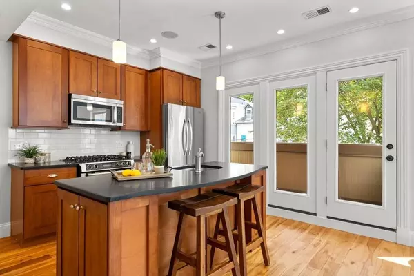 58 Green St #2, Boston, MA 02130