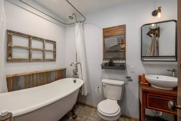 8427 W Jensen Rd, Cheney, WA 99004