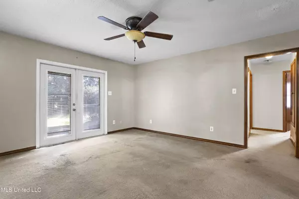 12321 Kipling Place, Ocean Springs, MS 39564