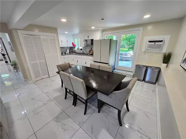 35 Hines Farm RD, Cranston, RI 02921