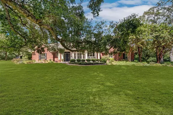 2100 Country Club RD, Brenham, TX 77833