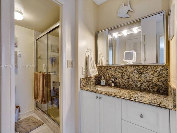 3113 S Ocean Dr #710, Hallandale Beach, FL 33009