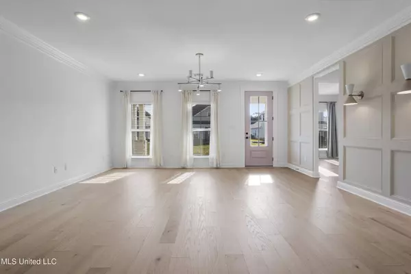 310 Glenrose Avenue, Ocean Springs, MS 39564