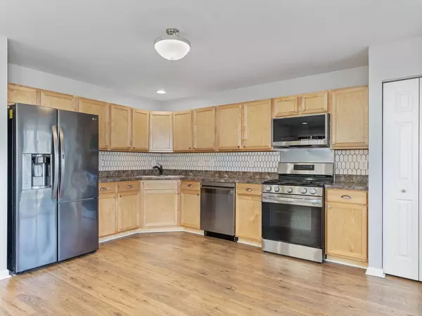 2512 Hearthstone DR, Hampshire, IL 60140