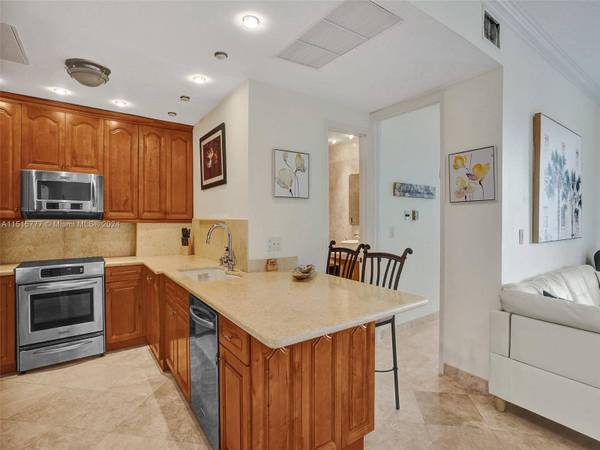 3180 S Ocean Dr #1709, Hallandale Beach, FL 33009