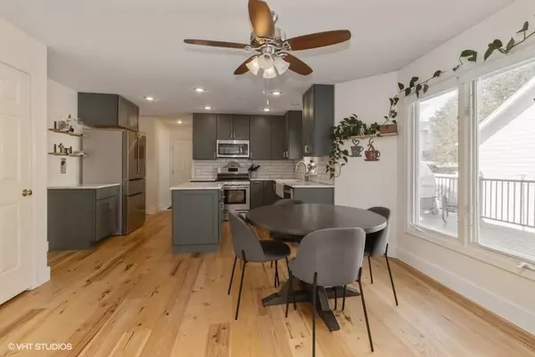 2430 E Leach Avenue, Des Moines, IA 50320