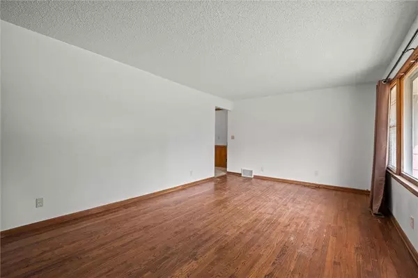 230 N Walnut ST, Gardner, KS 66030