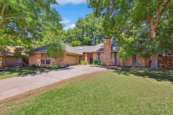 2208 Timberglen Drive, Flower Mound, TX 75028