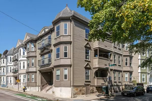 58 Green St #2, Boston, MA 02130