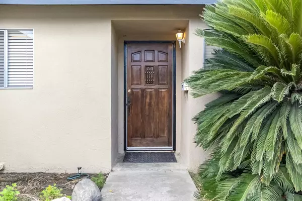 943 S Mountain Street, Visalia, CA 93277