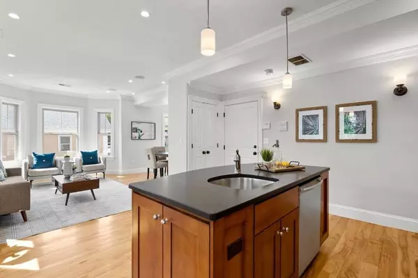 58 Green St #2, Boston, MA 02130