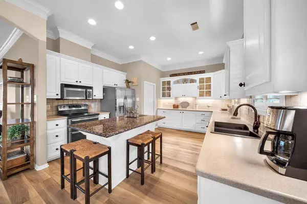 2100 Country Club RD, Brenham, TX 77833