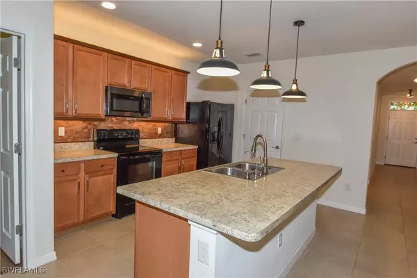 2837 NW 2nd TER, Cape Coral, FL 33993