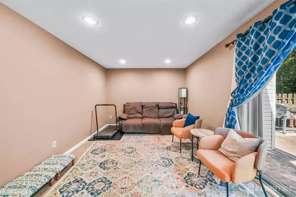 4 Ogden CT, East Brunswick, NJ 08816