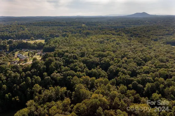 3940 River RD, Hickory, NC 28602