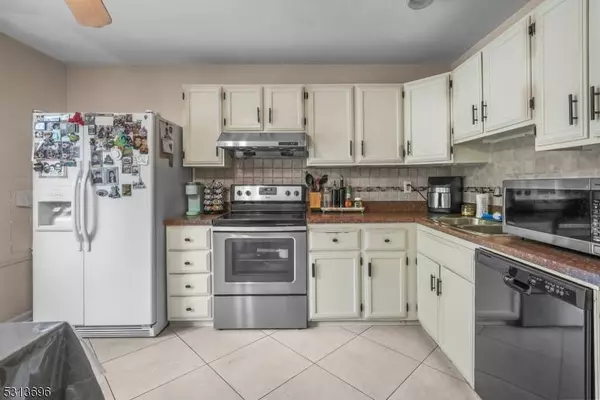 4 Ogden Ct, East Brunswick Twp., NJ 08816