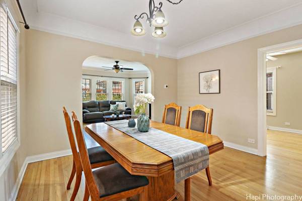 5733 W Melrose ST, Chicago, IL 60634