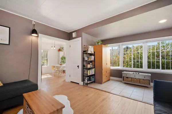 4 Dean NE Street, Grand Rapids, MI 49505